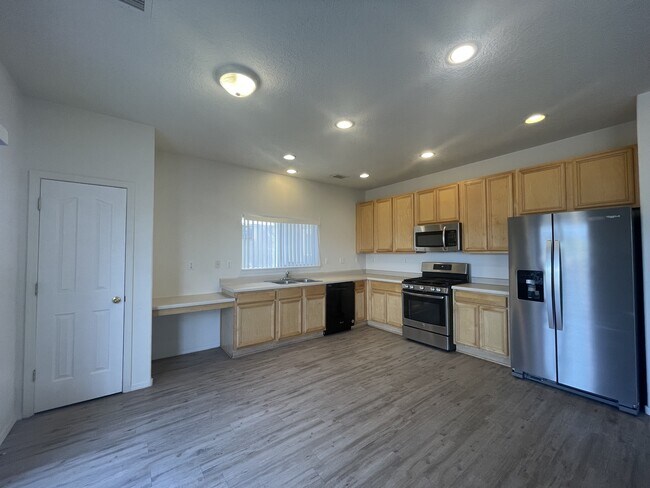 Building Photo - 3540 Clear Creek Rd