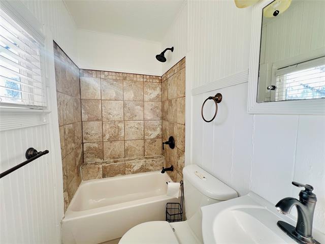 Building Photo - 101 Lindenwood Dr