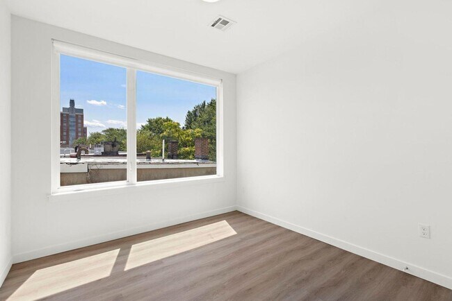 Building Photo - 306 Bergen Ave