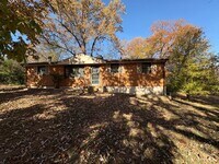 Building Photo - Donelson 3 Bedroom, 1 Bath House