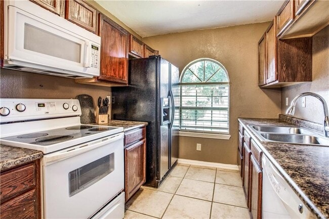 Building Photo - Beautiful Three Bedroom Home in Fort Worth!