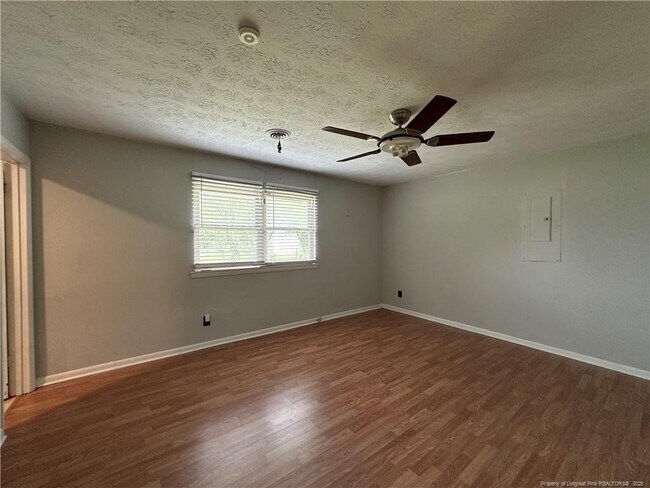 Building Photo - 1601 Blue Springs Rd