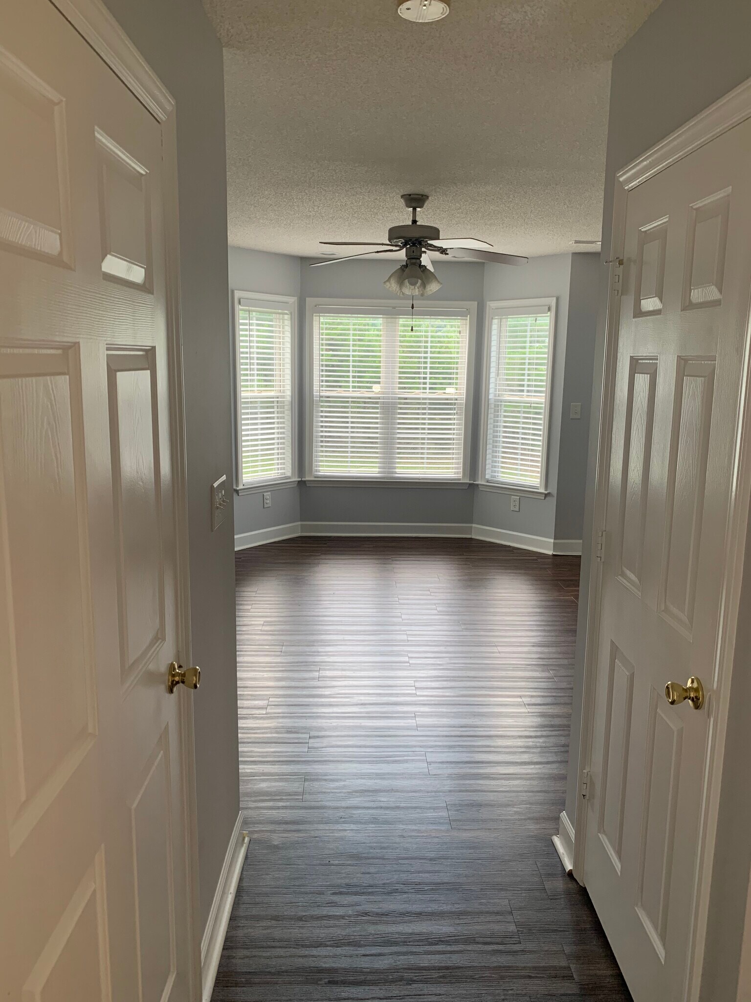 Building Photo - 1950 Hawkcrest Ct