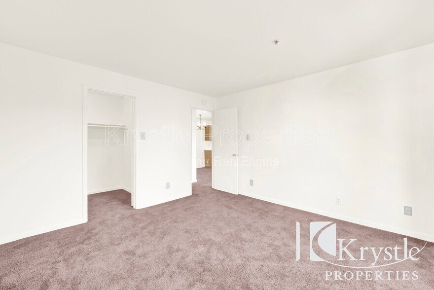 Building Photo - 1201 Glen Cove Pkwy