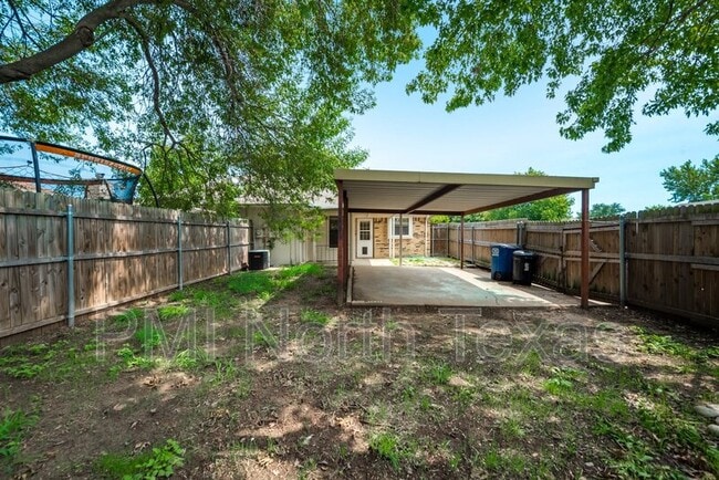 Building Photo - 2701 London Ct