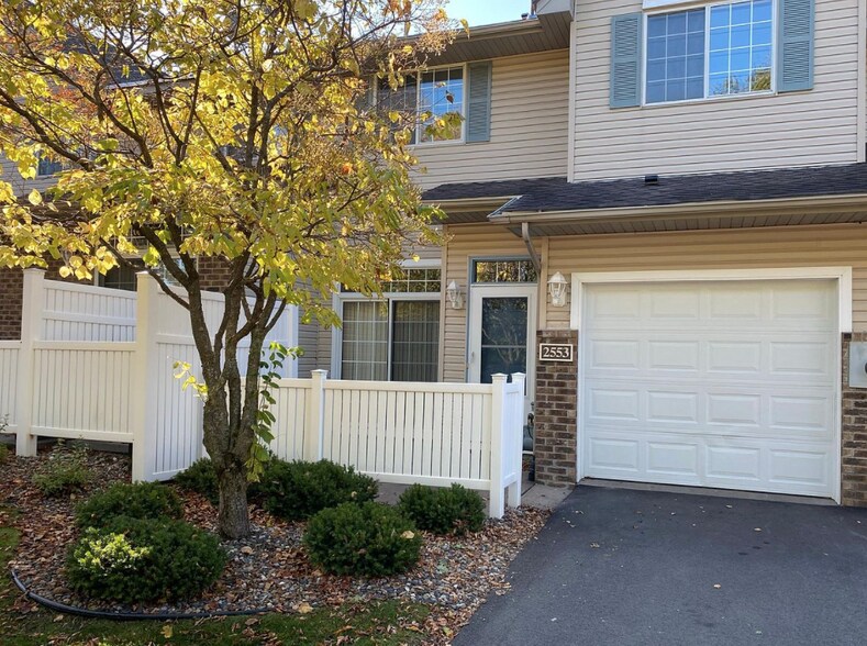 Building Photo - 2553 Mallard Dr