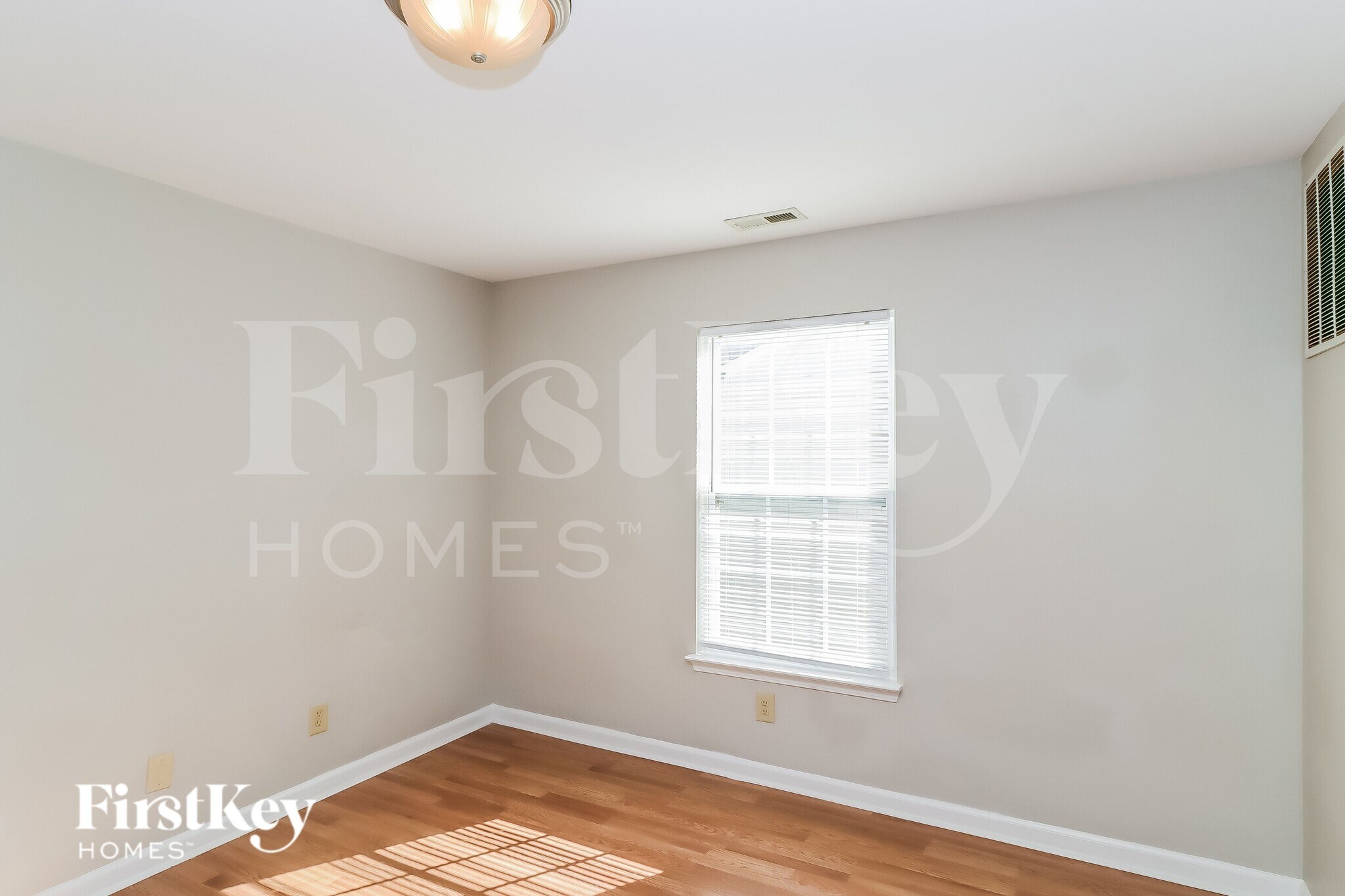 Building Photo - 811 Swearngan Ridge Ct