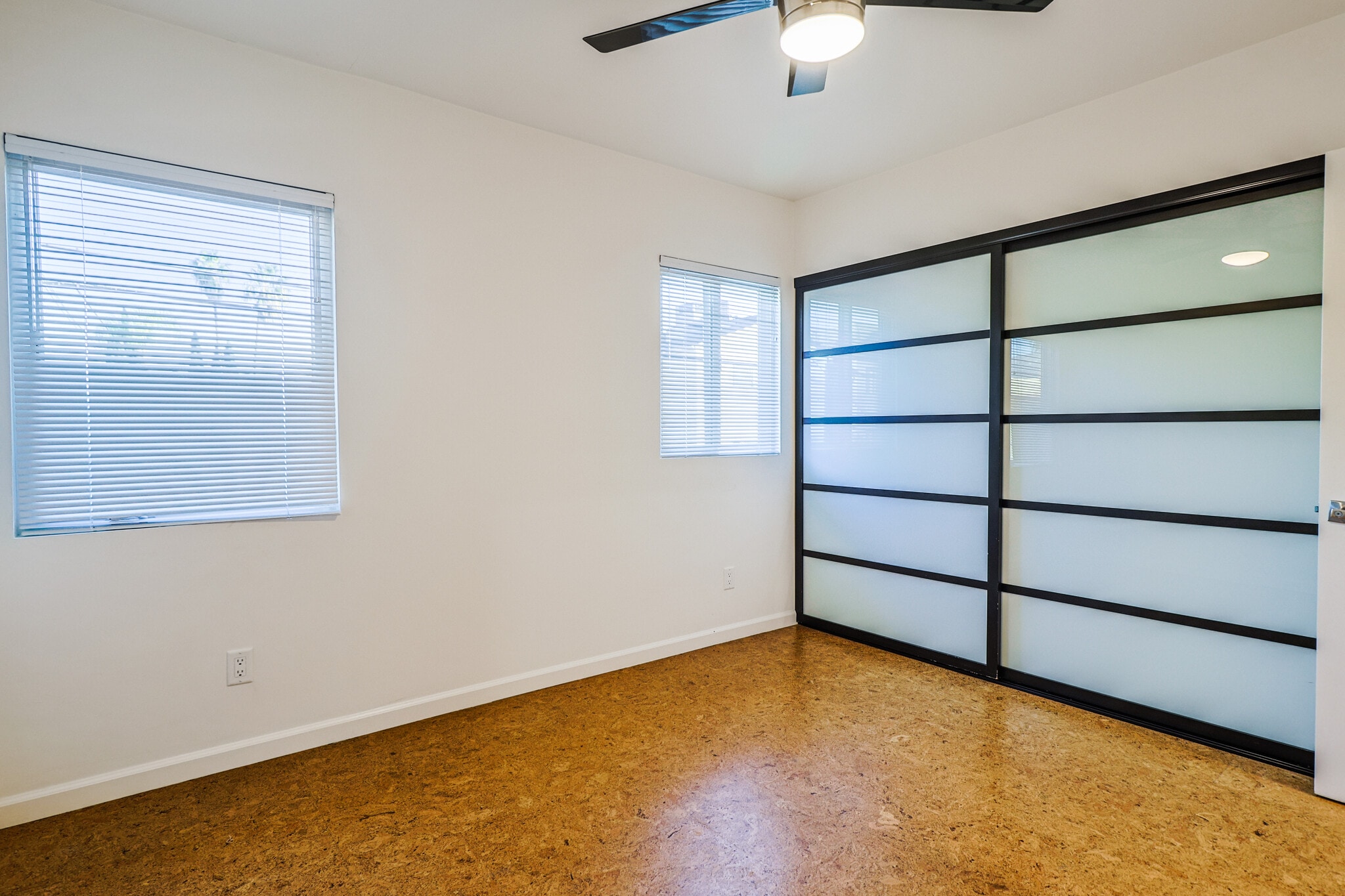 Building Photo - 256 W Tujunga Ave