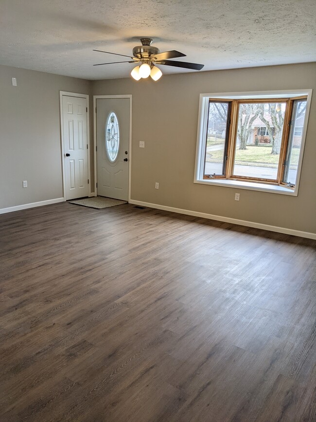 Building Photo - 1321 Wright Cir