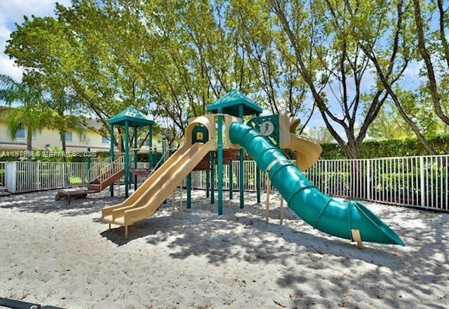 Building Photo - 8344 SW 27th St