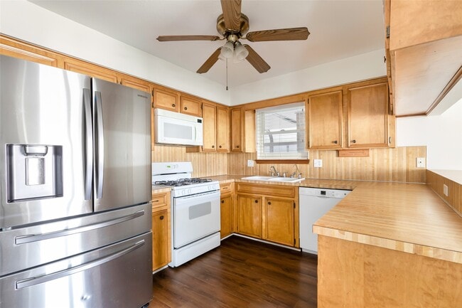 Building Photo - 2722 Foliage Green Dr