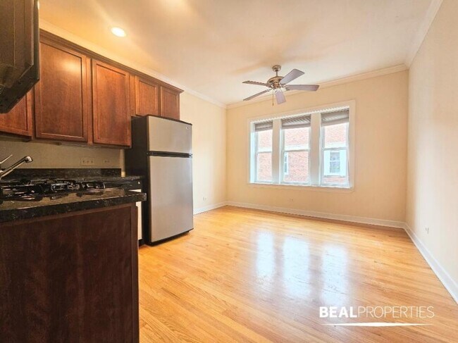 Building Photo - 1 bedroom in CHICAGO IL 60657