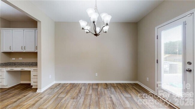 Building Photo - 8550 River Ridge Dr