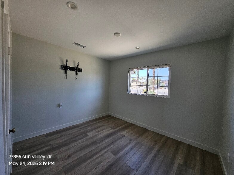 Building Photo - 73355 Sun Valley Dr