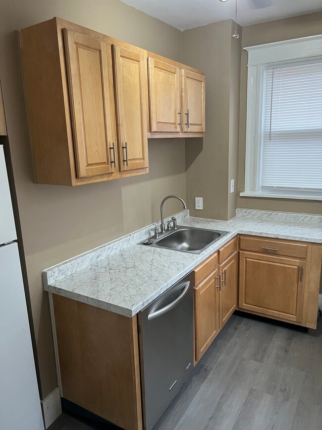 Building Photo - 3740 Edwards Rd