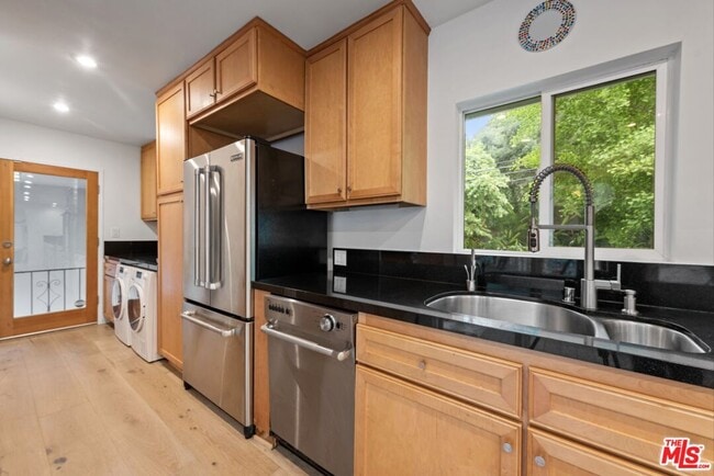 Building Photo - 3520 Mandeville Canyon Rd