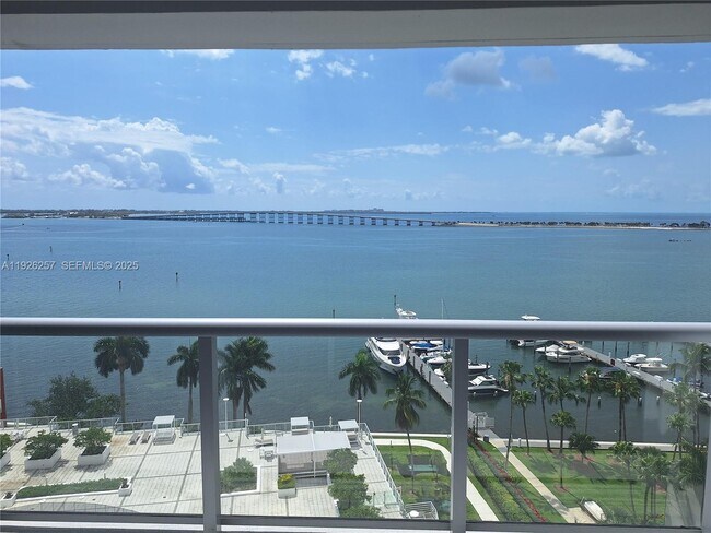 Building Photo - 1541 Brickell Ave