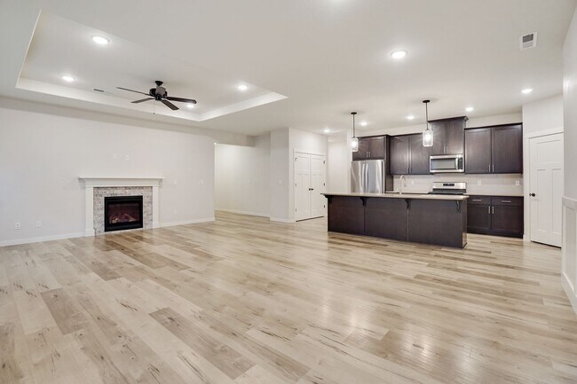 Building Photo - Polished single-level 3 bed, 2 bath home in NE Salem!