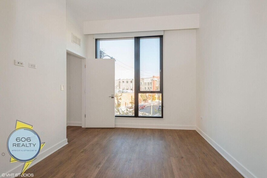 Building Photo - 3462 N Lincoln Ave