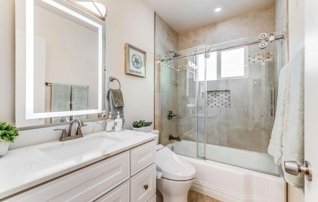 Building Photo - 2704