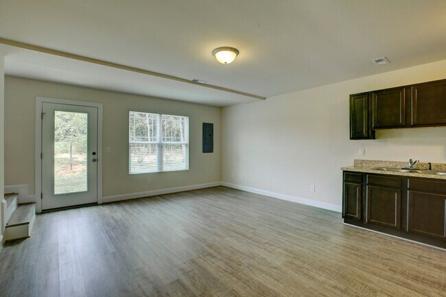 Building Photo - Two Story Townhome! Just a Short Walk to Campbell's Campus!