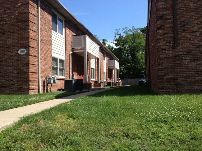 Building Photo - COMING SOON! Attractive Condo, Lots of Upgrades! Walk to UK! W/D, Off-Street Parking