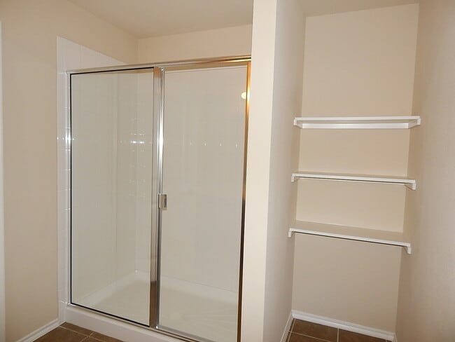Building Photo - Beautiful 4 Bedroom Available in The Verandah