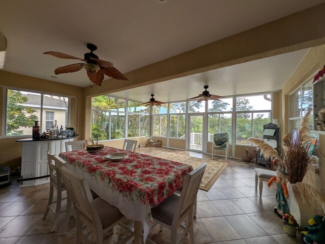 Building Photo - 718 Bunker View Dr