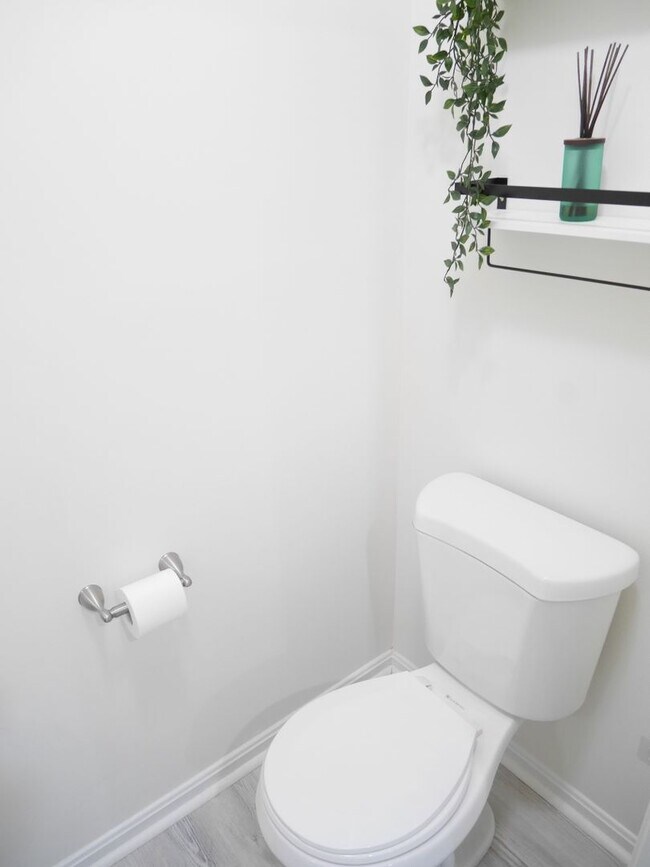 Building Photo - Spacious Townhome- Glen Burnie, MD *PET FR...