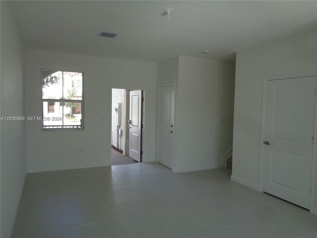 Building Photo - 2514 SE 29th St