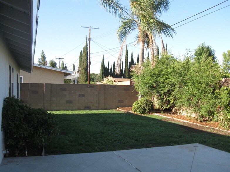 Building Photo - 8440 Hanna Ave