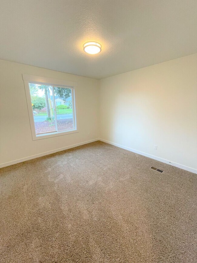 Building Photo - 620 SE 146th Ave