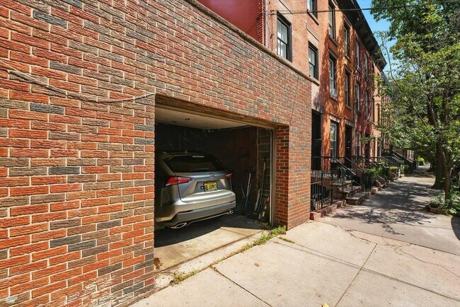 Building Photo - 612 Jersey Ave
