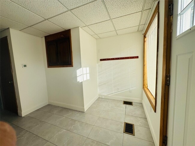 Building Photo - 157 Harry L Dr