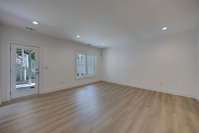 Building Photo - 11760 Stratham Dr