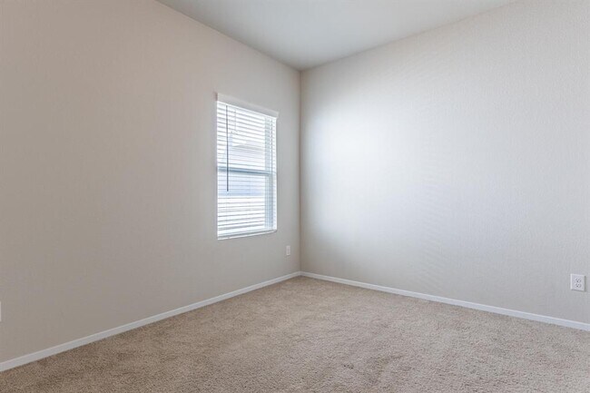 Building Photo - 373 Jade St