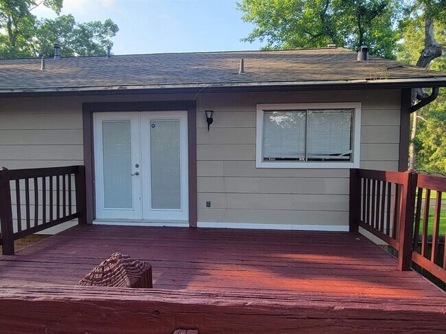 Building Photo - 3222 River Valley Dr