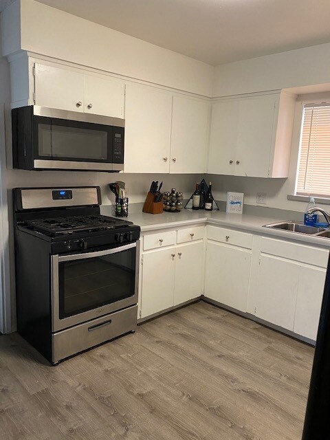 Building Photo - 1940 Yale St