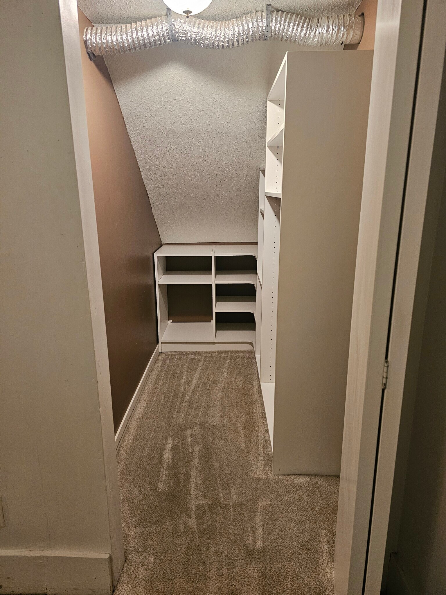 Building Photo - 522 Newton Ave N