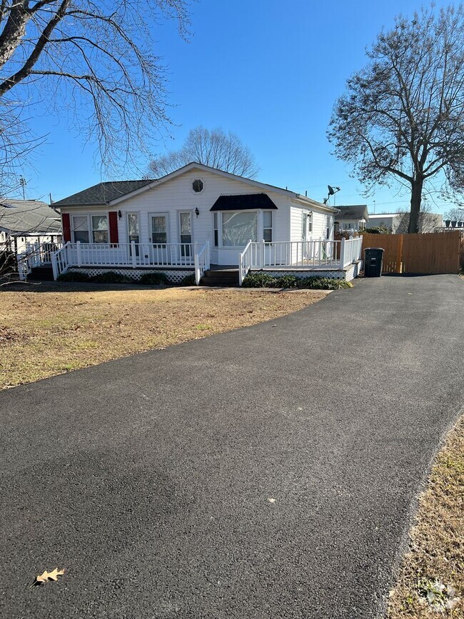 Building Photo - Beautiful 3bd 2 bath by the Water