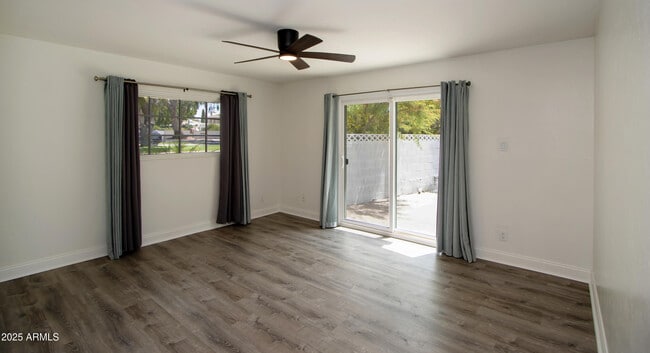 Building Photo - 4861 E Calle Redonda