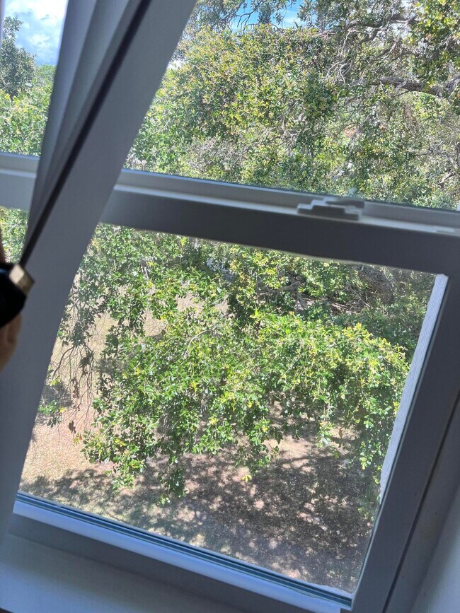 Building Photo - 644 NW 13th St