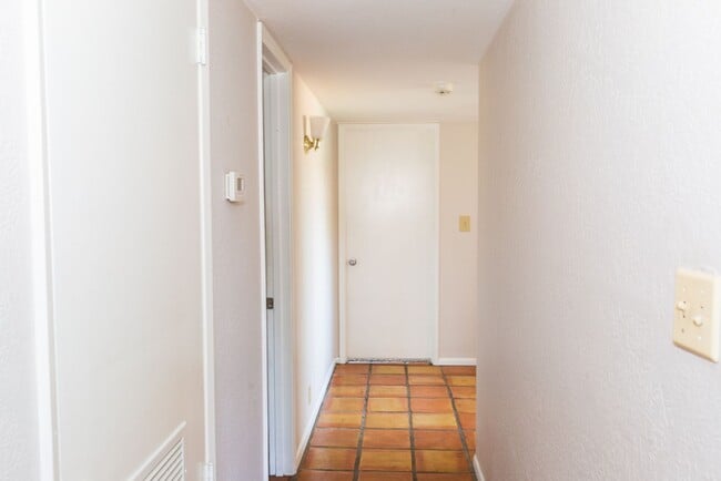 Building Photo - Scottsdale Rental Listing