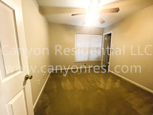 Building Photo - Beautiful 3b Room!Move in ready!