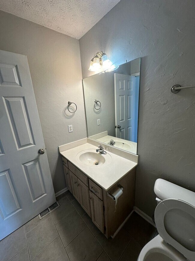 Building Photo - 2302 Medford Campbell Blvd