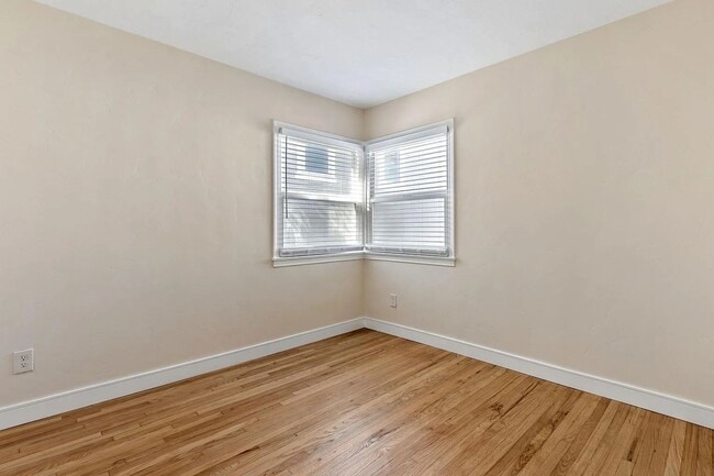 Building Photo - Charming 3BD/2BA Hermosa Beach Bungalow