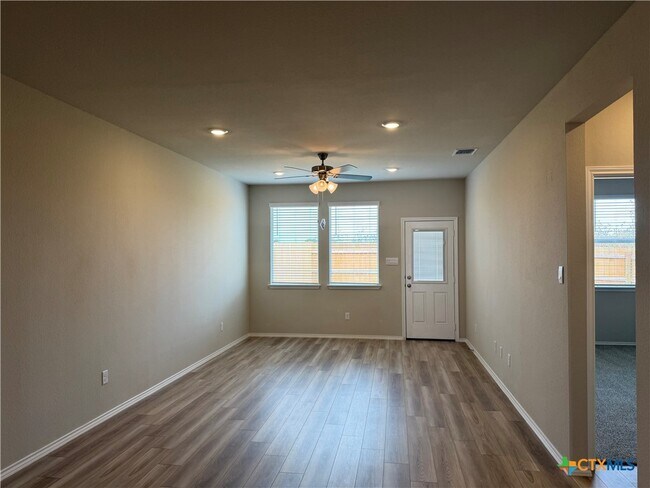 Building Photo - 1126 Stone Vly Rd