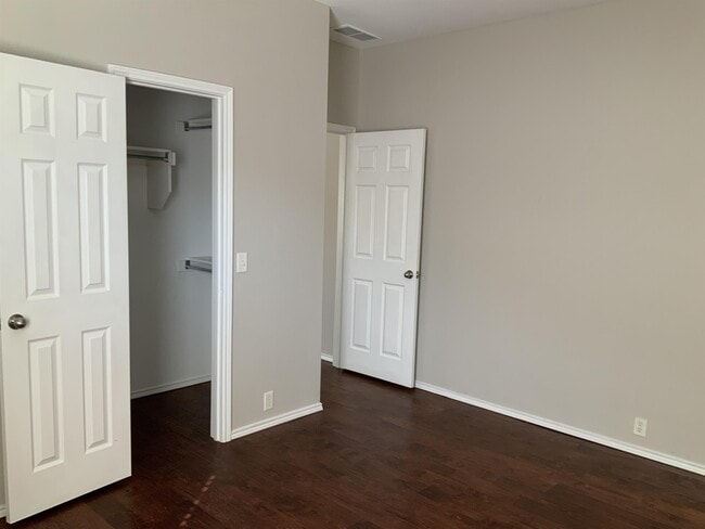 Building Photo - 3626 English Oak Dr