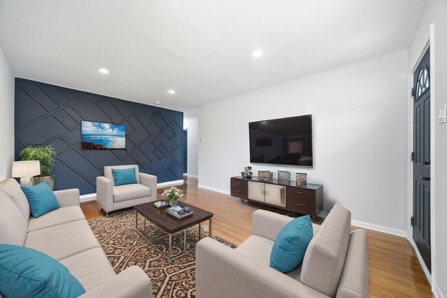 Building Photo - 14921 Lincoln Ave