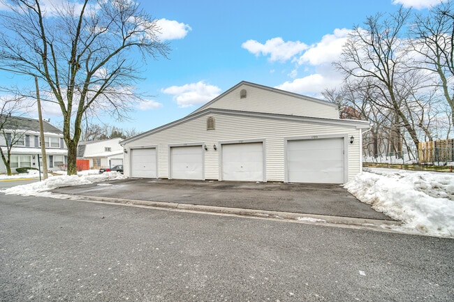 Building Photo - 1793 Queensbury Cir